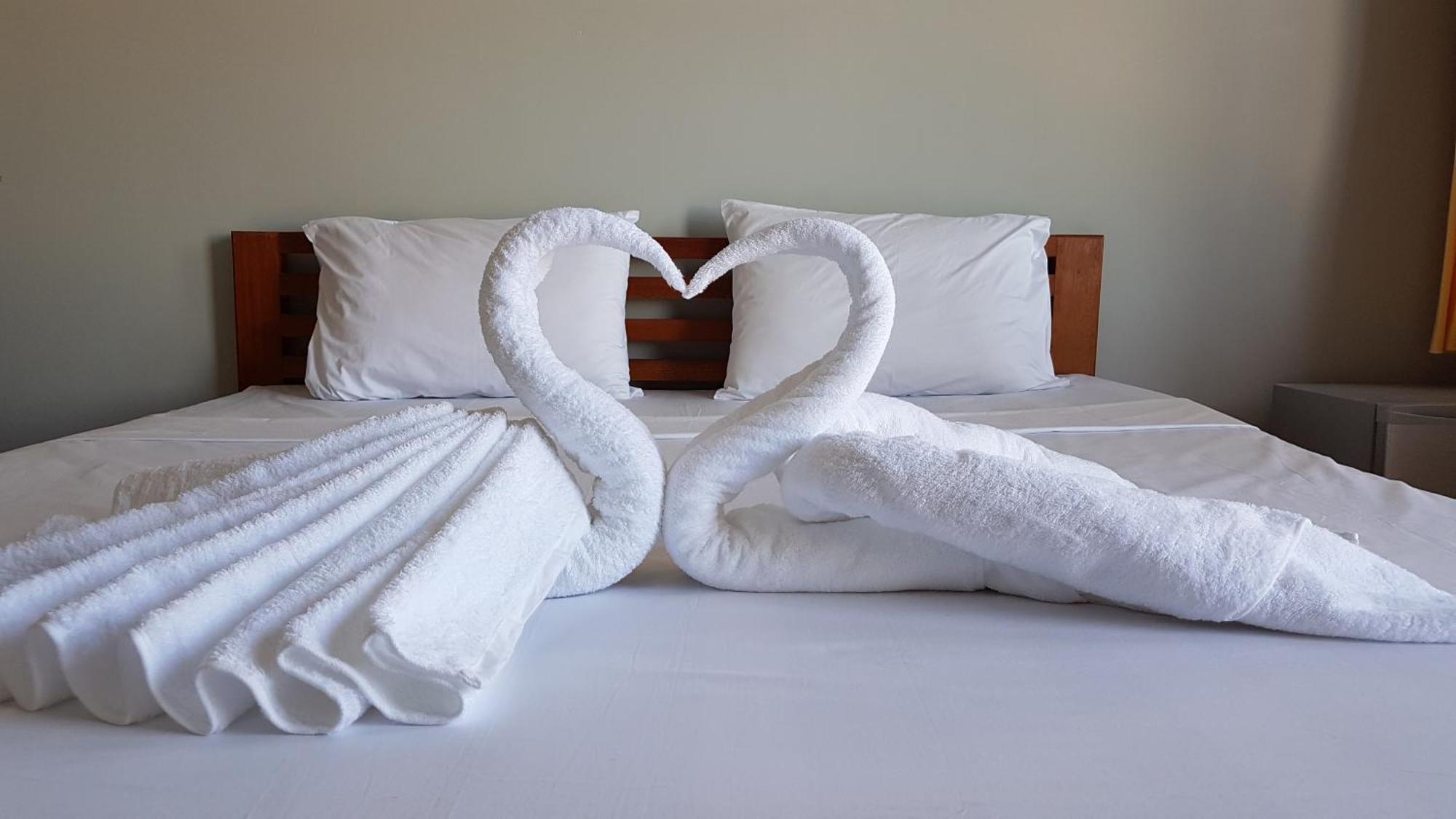 Two Moons Resort Kampot Ngoại thất bức ảnh